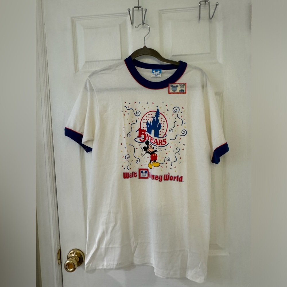 Vintage Walt Disney World 15th Anniversary Shirt size (unisex)  Large NWT